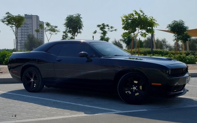 Dodge Challenger - image 4