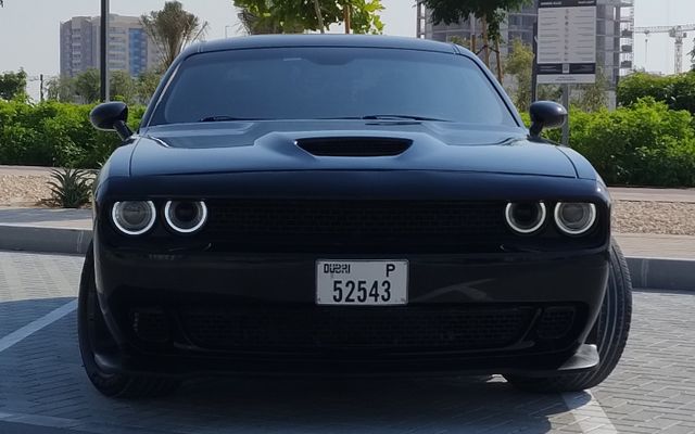 Dodge Challenger - image 2
