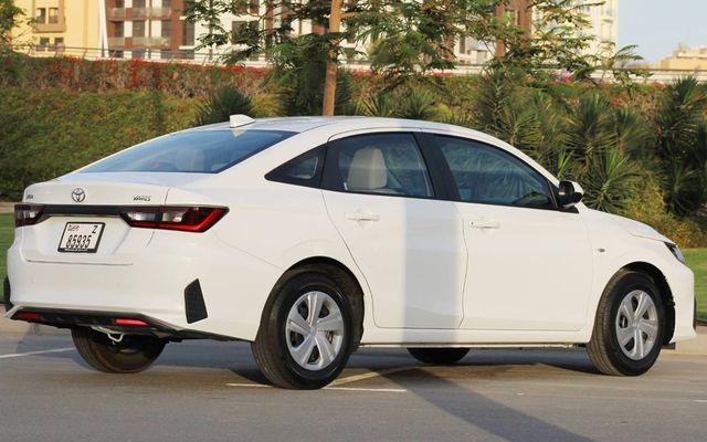 TOYOTA YARIS - image 3
