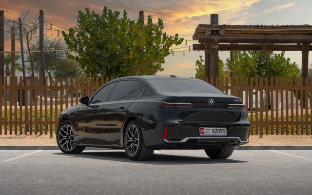 BMW 735i - image 4