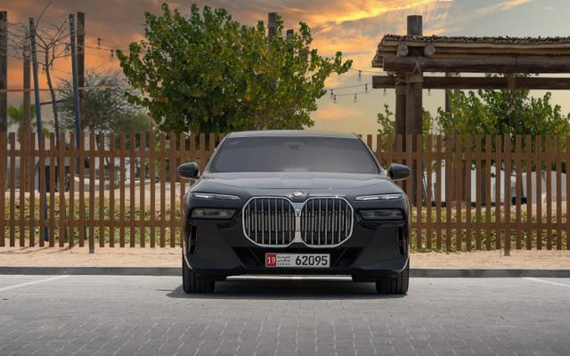 BMW 735i - image 3