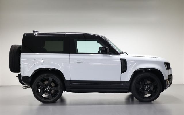 Land Rover Defender V8 - image 2