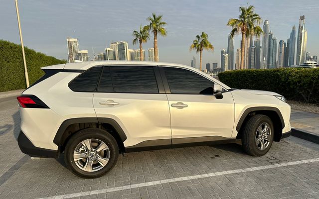 Toyota RAV 4 - image 2