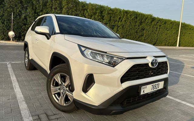 Toyota RAV 4 - image 1