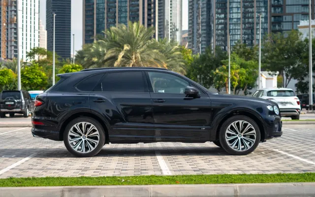 Bentley Bentayga - image 2