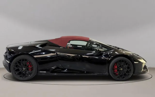 Lamborghini Huracan Evo Spider - image 2