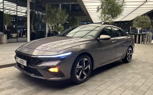Hyundai Elantra - image 1