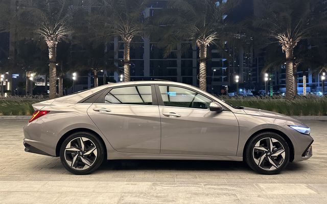 Hyundai Elantra - image 4