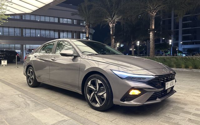 Hyundai Elantra - image 3