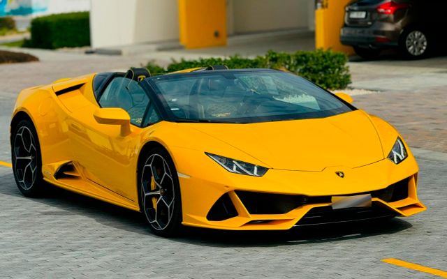 Lamborghini Huracan EVO Spyder - image 3