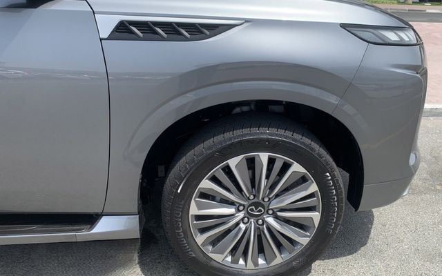 INFINITI QX 80 - image 4