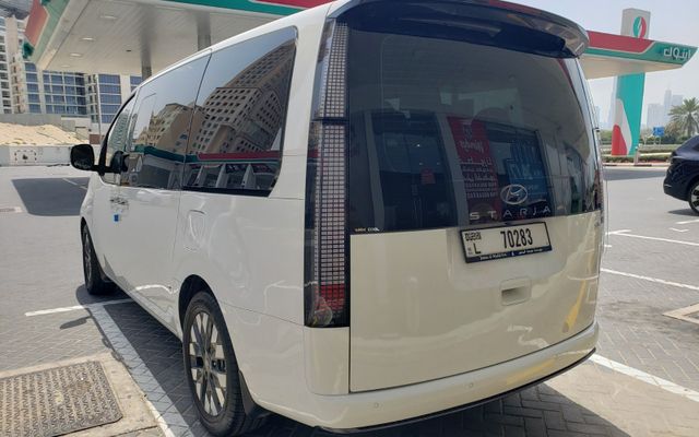 HYUNDAI STARIA - image 4