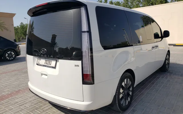 HYUNDAI STARIA - image 3