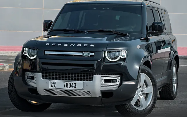 LAND ROVER DEFENDER 130 - image 2