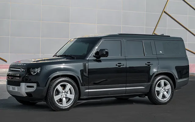 LAND ROVER DEFENDER 130 - image 1