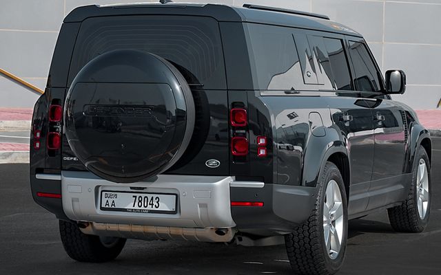 LAND ROVER DEFENDER 130 - image 3