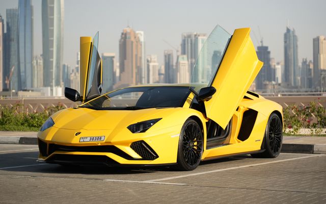 LAMBORGHINI AVENTADOR S - image 1
