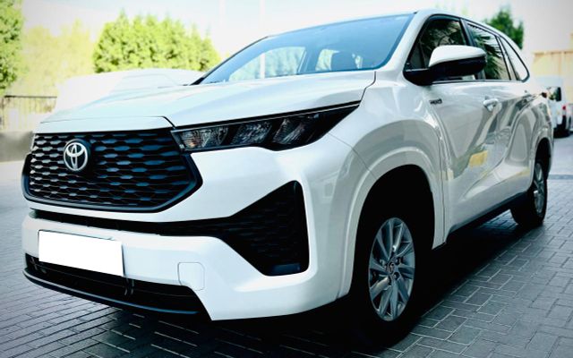 TOYOTA INNOVA HYBRID 2.0L 8 STR AT 2024 - image 1