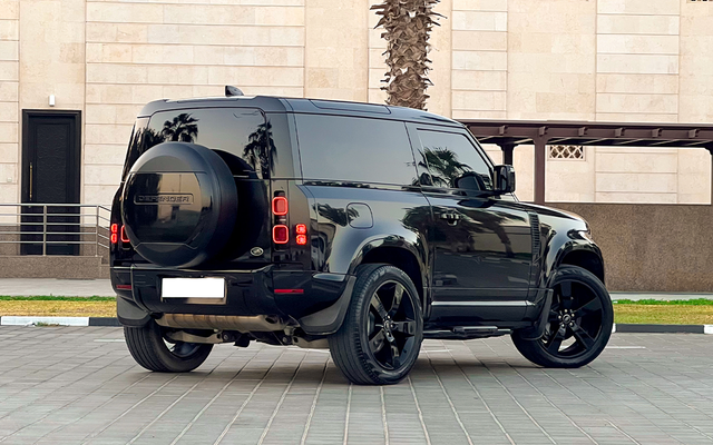 LAND ROVER DEFENDER - image 2