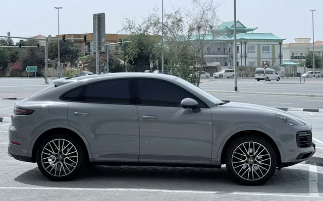 Porsche Cayenne - image 3