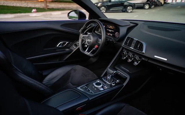 AUDI R8 V10 SPYDER - image 3