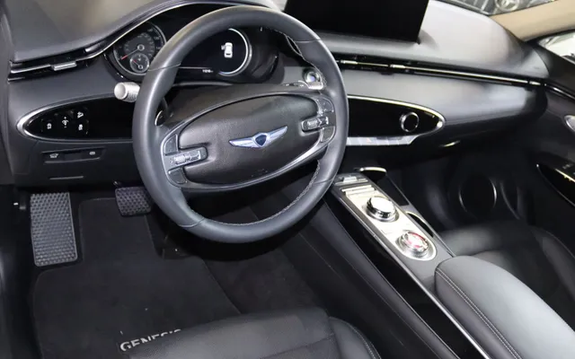 Genesis GV70 - image 3