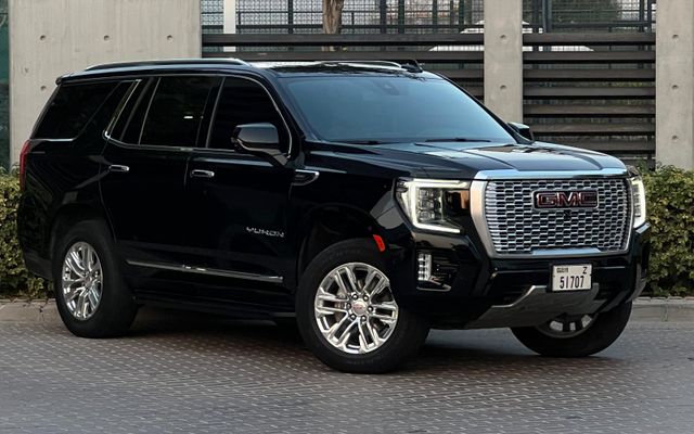 GMC Yukon - image 2