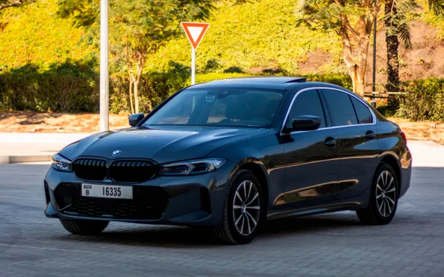 BMW 320 I - image 1