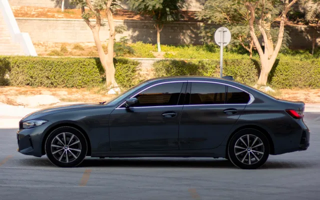 BMW 320 I - image 2