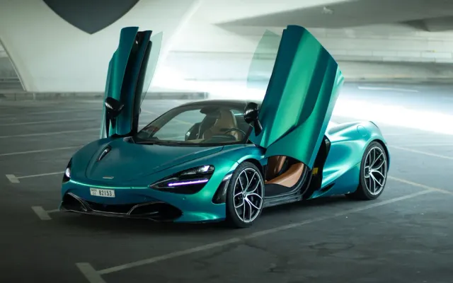 McLaren 720S - image 2