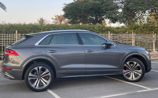 AUDI Q8 - image 2