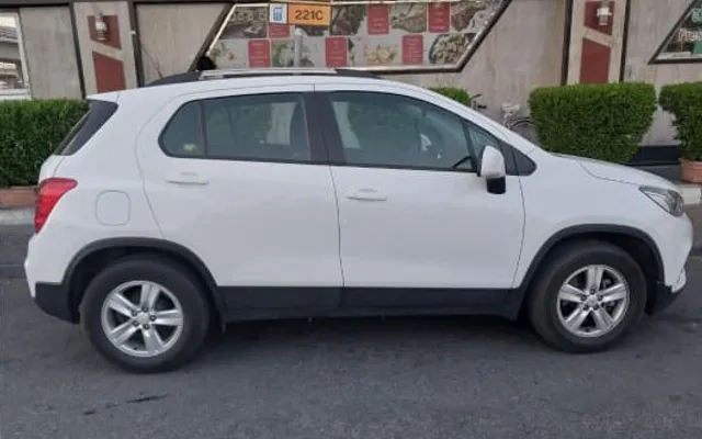 CHEVROLET TRAX - image 3