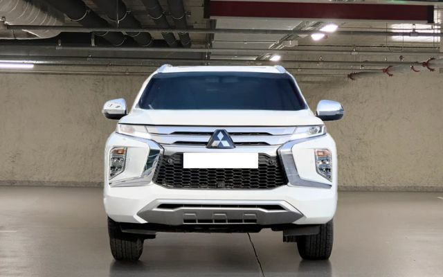 Mitsubishi Montero Sport Premium 3.0L 7 STR- - image 3