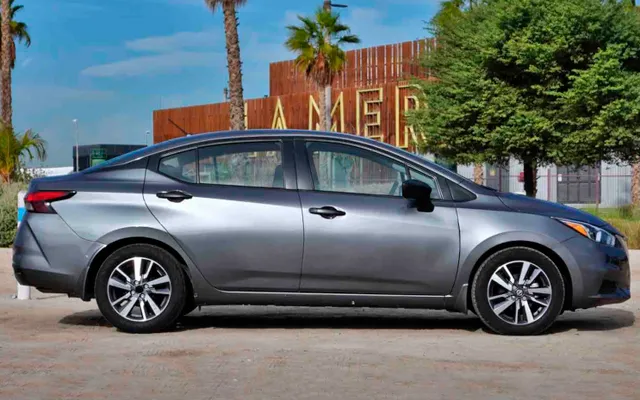 NISSAN VERSA - image 4