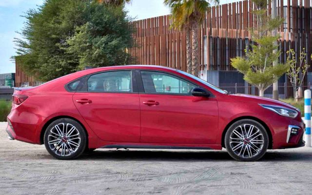 KIA FORTE GT - image 4