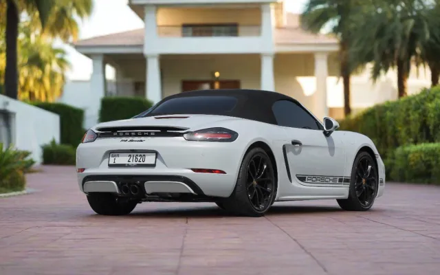 Porsche Boxster 718 Convertible 2024 - image 3