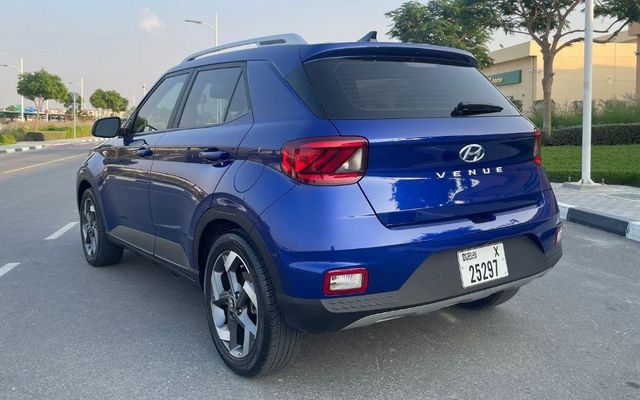 HYUNDAI VENUE - image 4