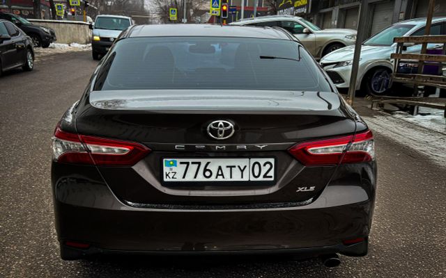 TOYOTA CAMRY - image 2