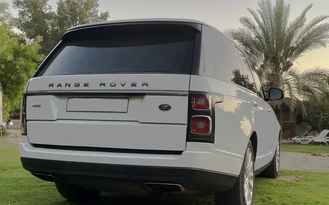 Land Rover Defender - image 4