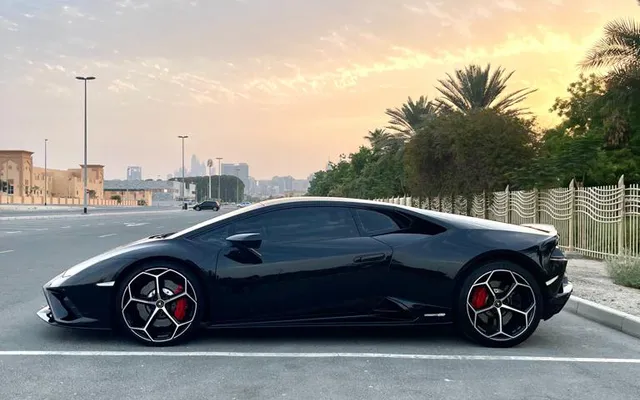LAMBORGHINI HURACAN - image 2