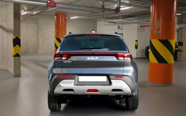 KIA Sonet 1.5L 4x2 EX - image 4