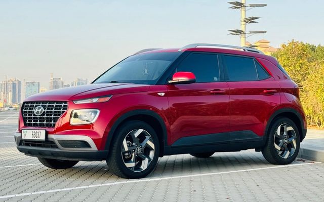 HYUNDAI VENUE - image 1