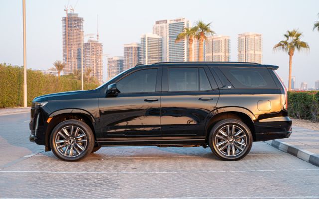 Cadillac  Escalade - image 3