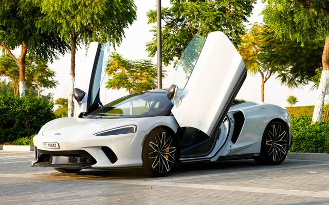 MCLAREN GT - image 2