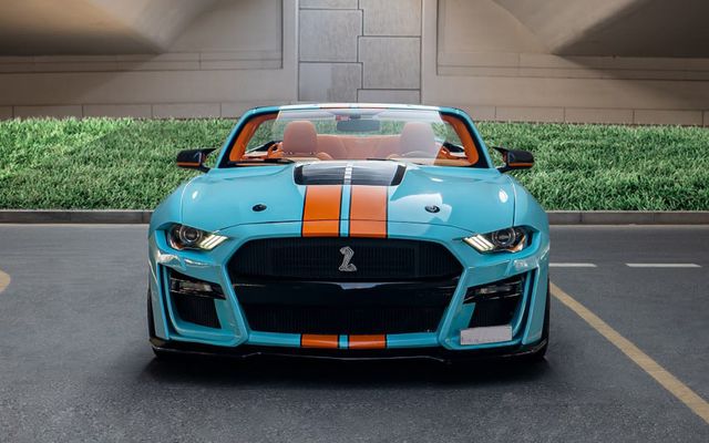 FORD MUSTANG Convertible - image 2