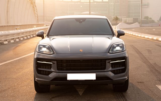Porsche Cayenne Coupe - image 3