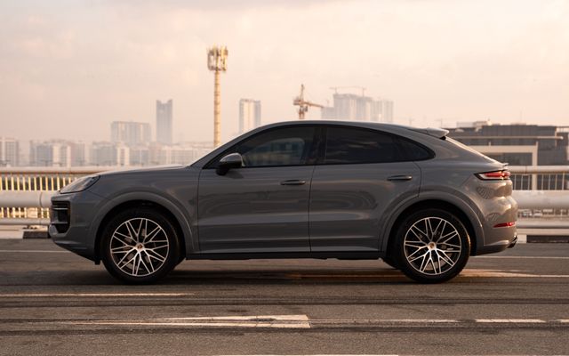 Porsche Cayenne Coupe - image 2