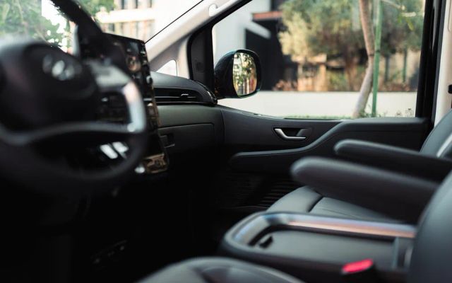 HYUNDAI STARIA - image 4