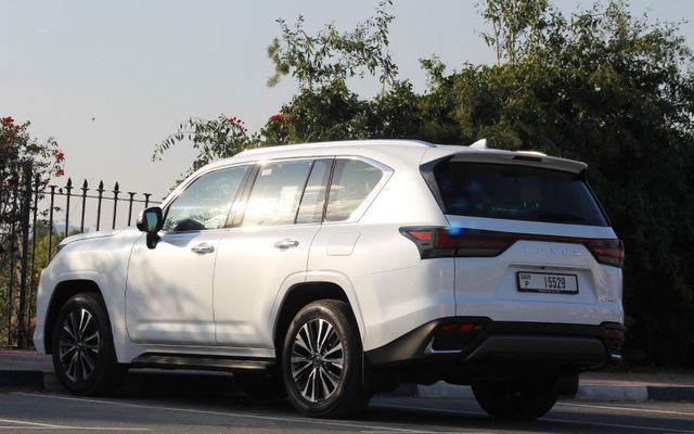 LEXUS LX 600 - image 4