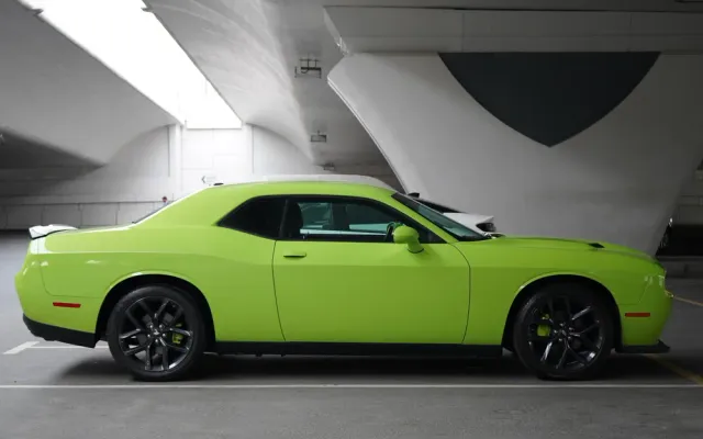 DODGE CHALLENGER - image 2